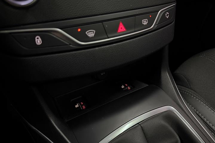 Rød Peugeot 308 fra 2018