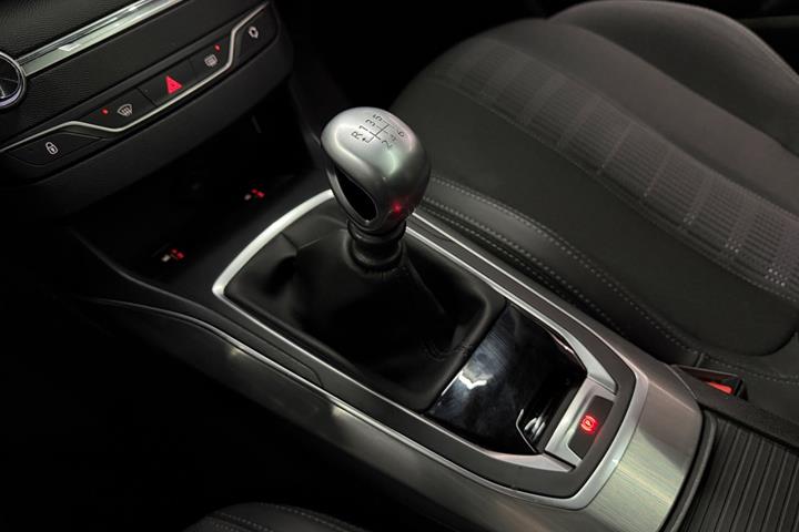 Rød Peugeot 308 fra 2018