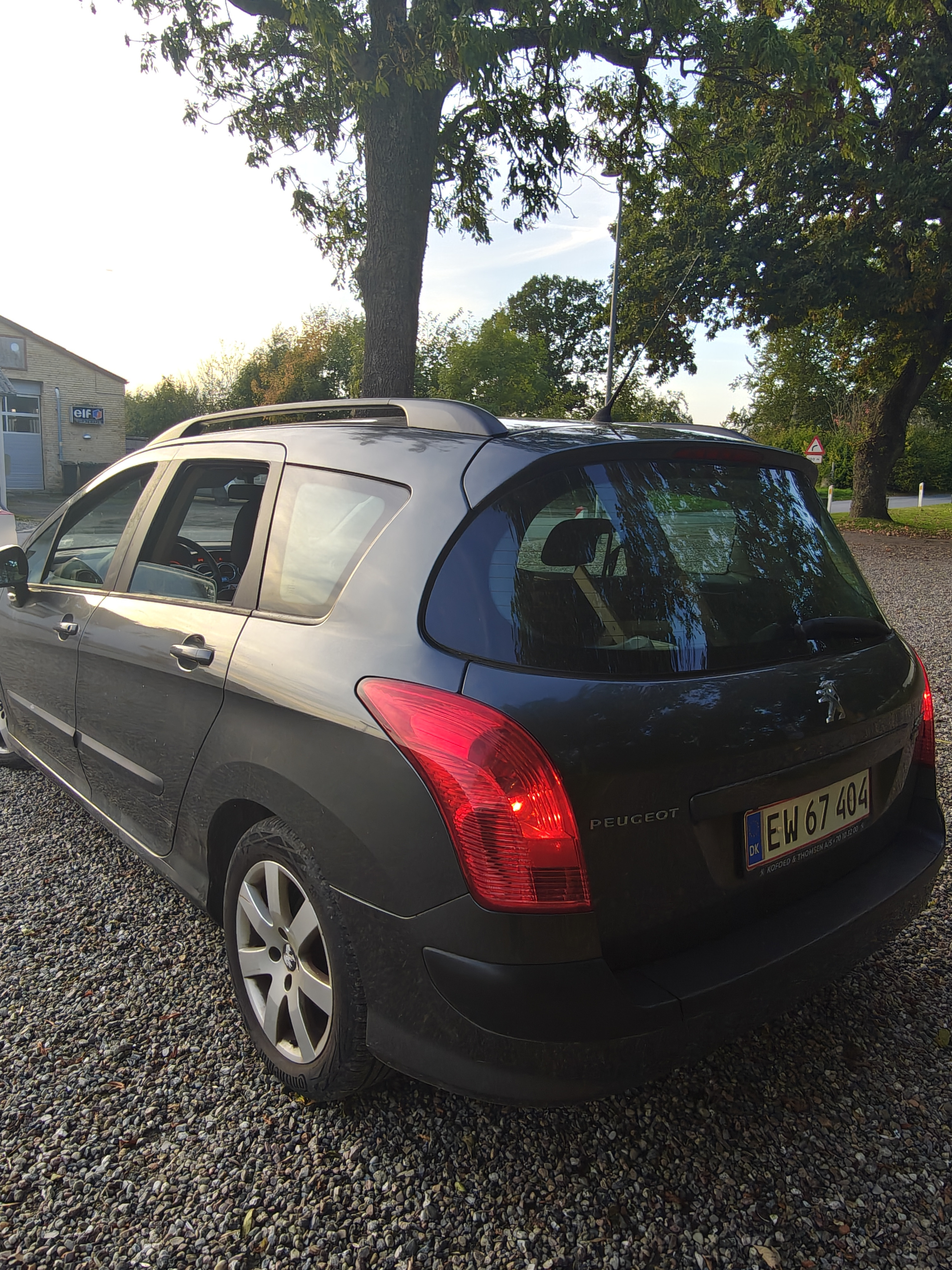 Grå Peugeot 308 fra 2012