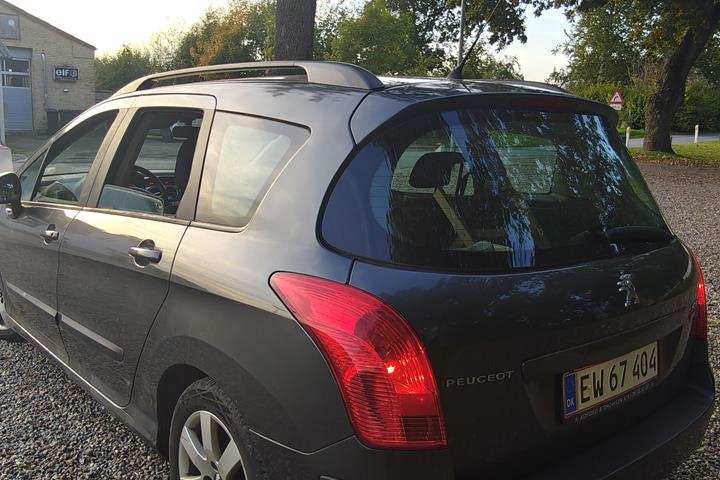 Grå Peugeot 308 fra 2012