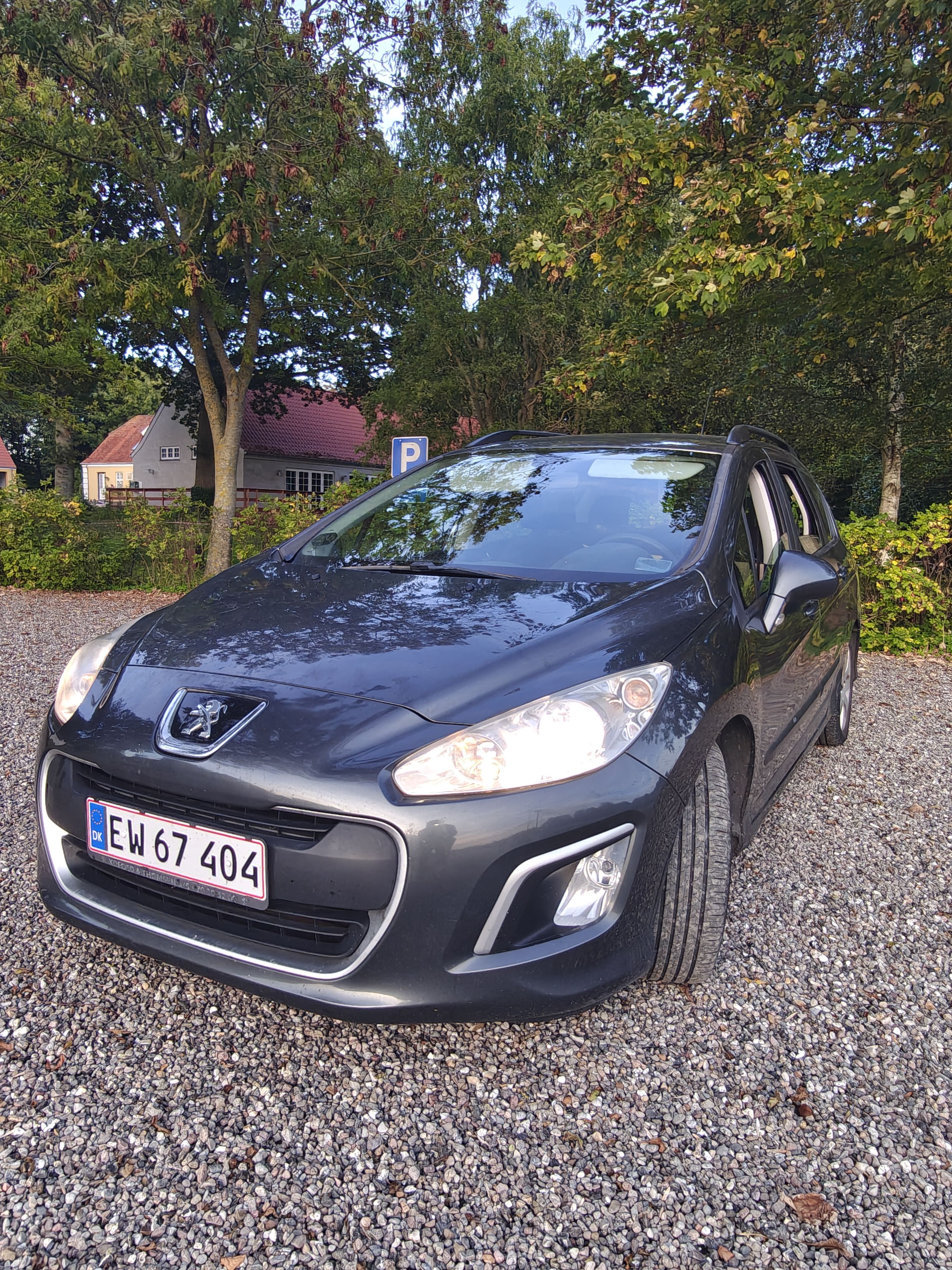 Grå Peugeot 308 fra 2012