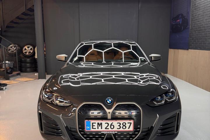 Grå BMW i4 fra 2022