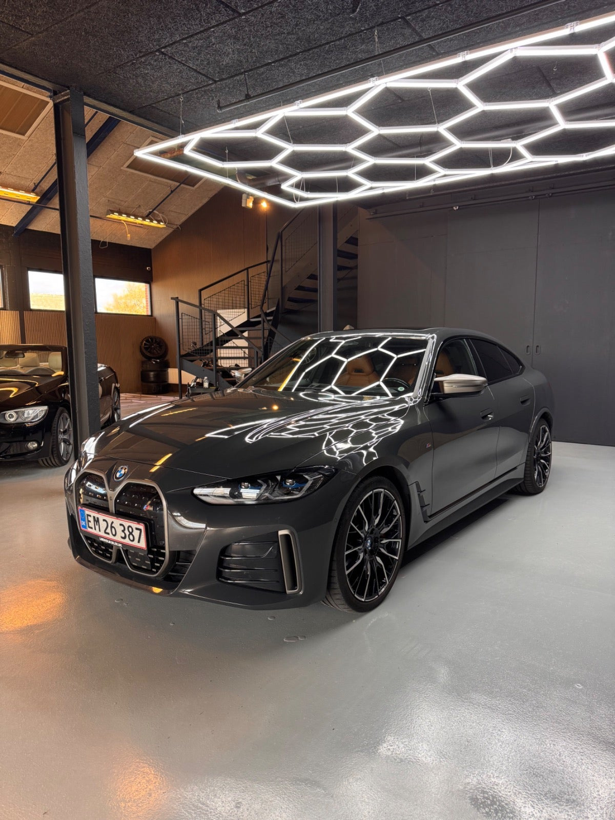 Grå BMW i4 fra 2022