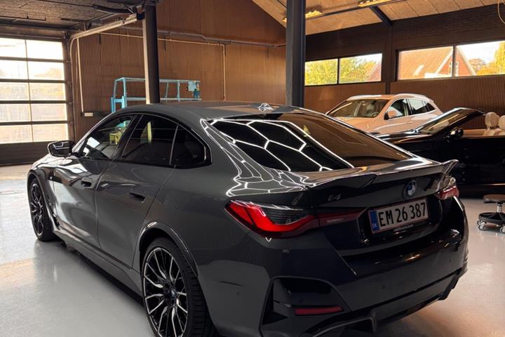 Grå BMW i4 fra 2022