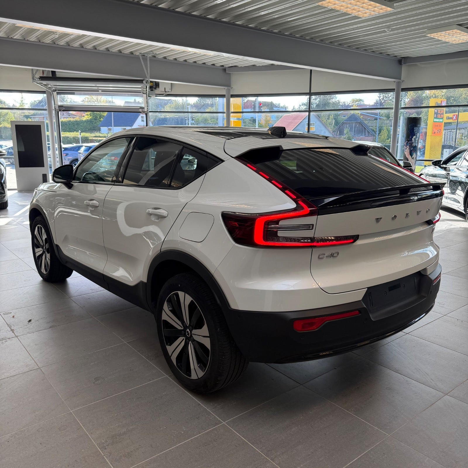 Hvid Volvo C40 fra 2022