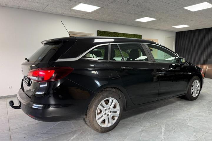 undefined Opel Astra fra 2018