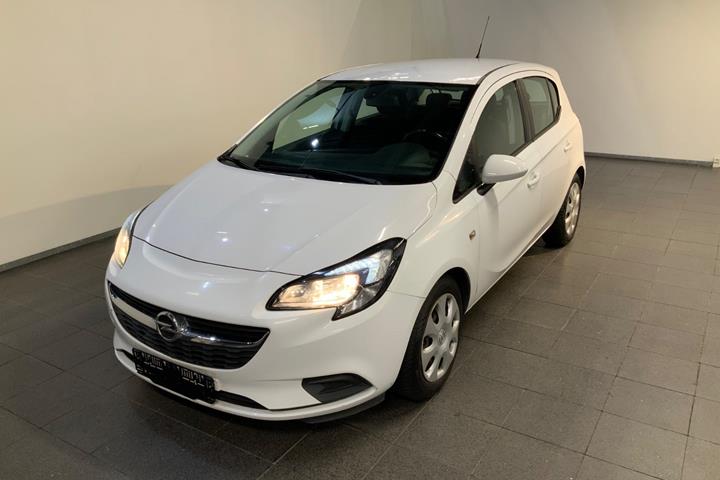 Hvid Opel Corsa fra 2015 set udefra