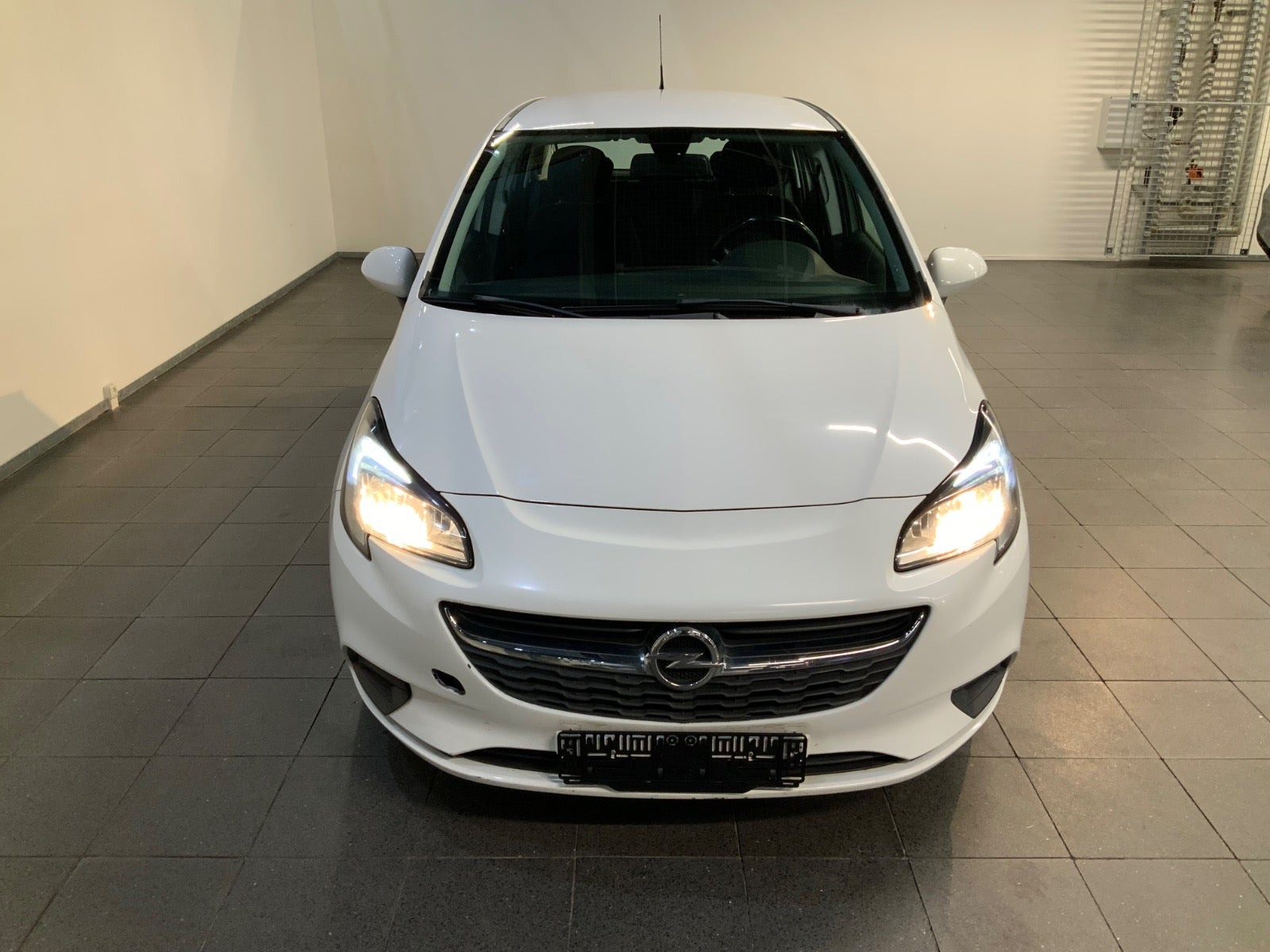 Hvid Opel Corsa fra 2015