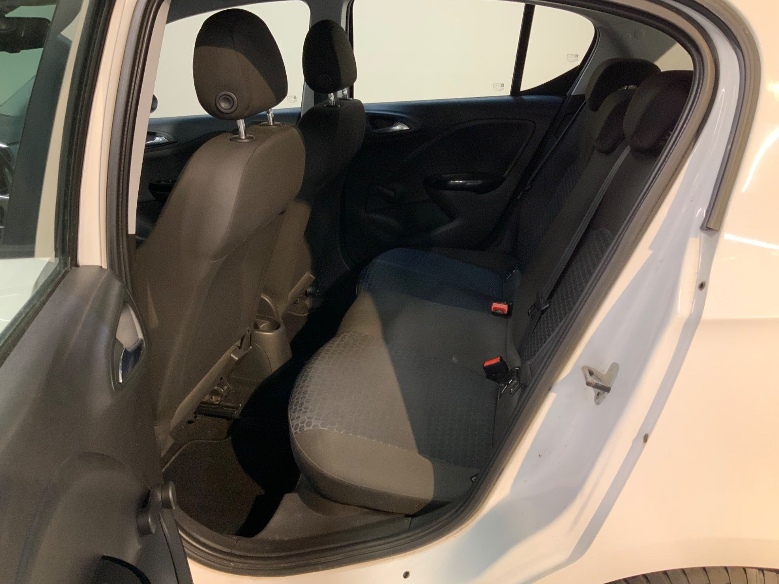 Hvid Opel Corsa fra 2015