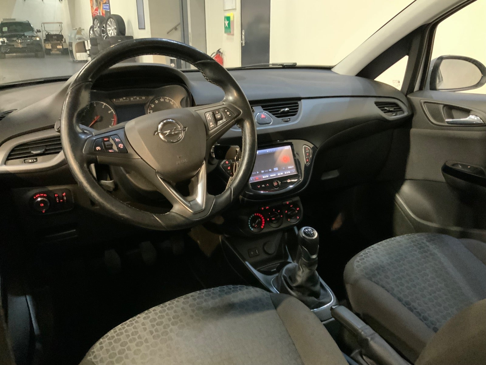 Hvid Opel Corsa fra 2015