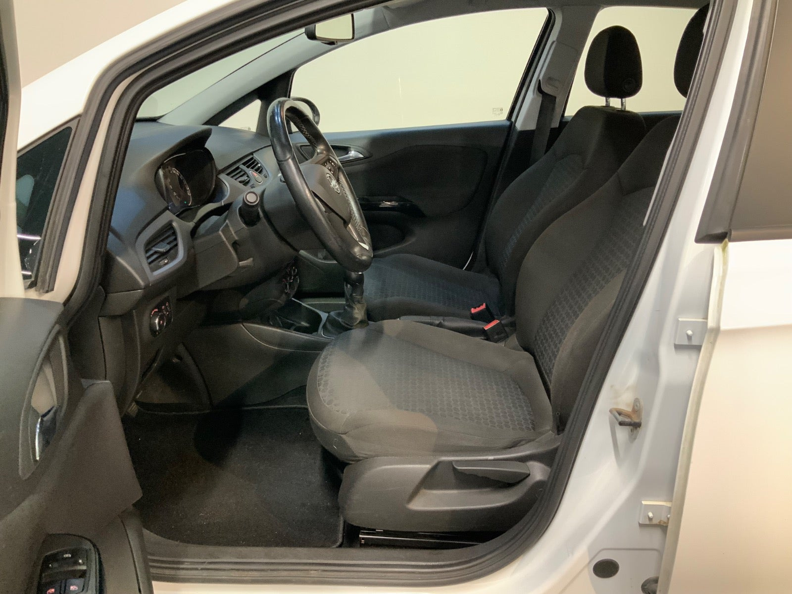 Hvid Opel Corsa fra 2015