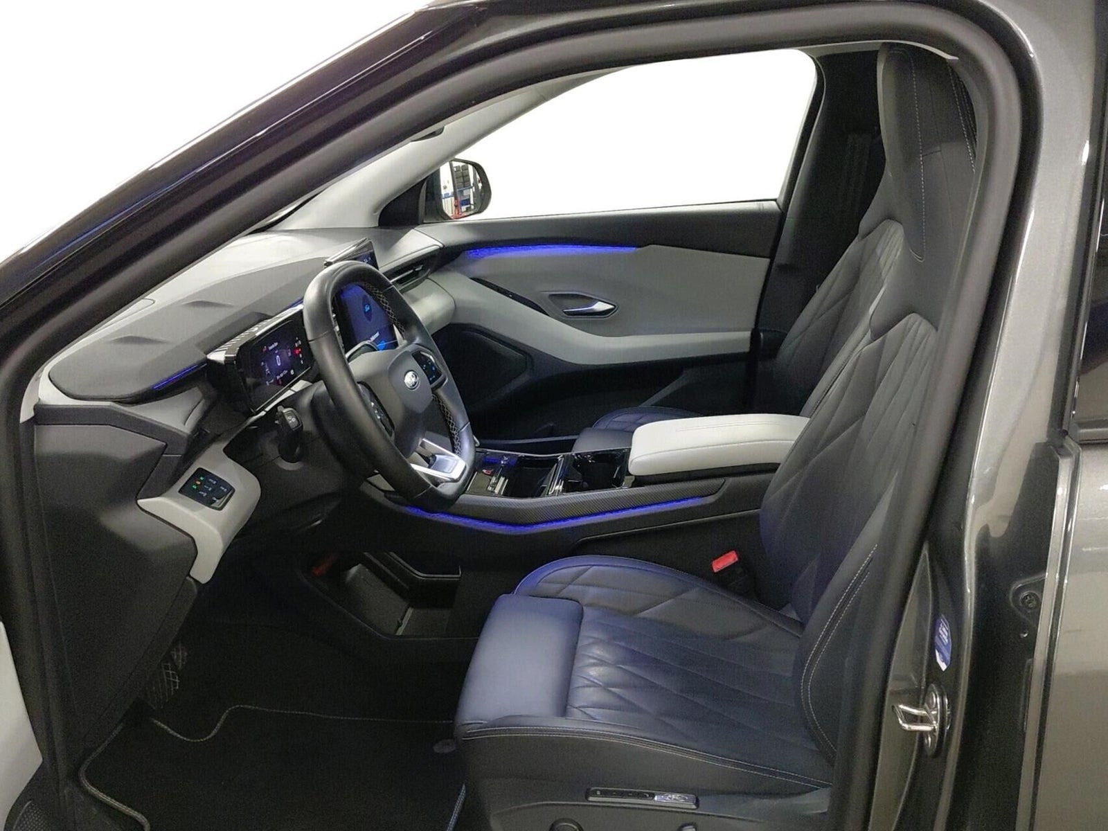 Grå Ford Explorer fra 2025