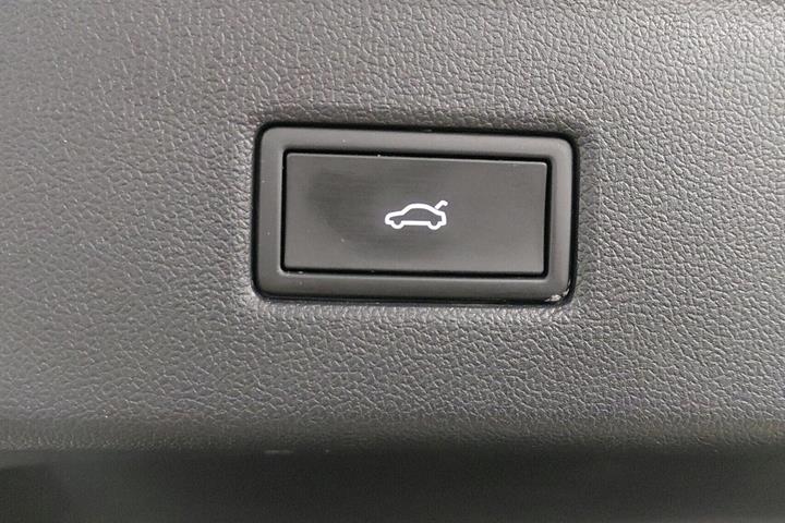 Grå Ford Explorer fra 2025
