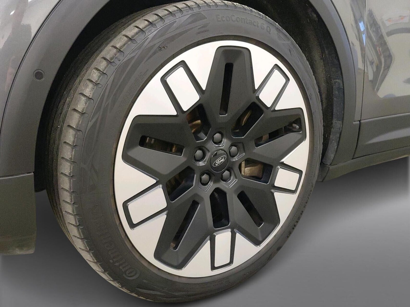 Grå Ford Explorer fra 2025