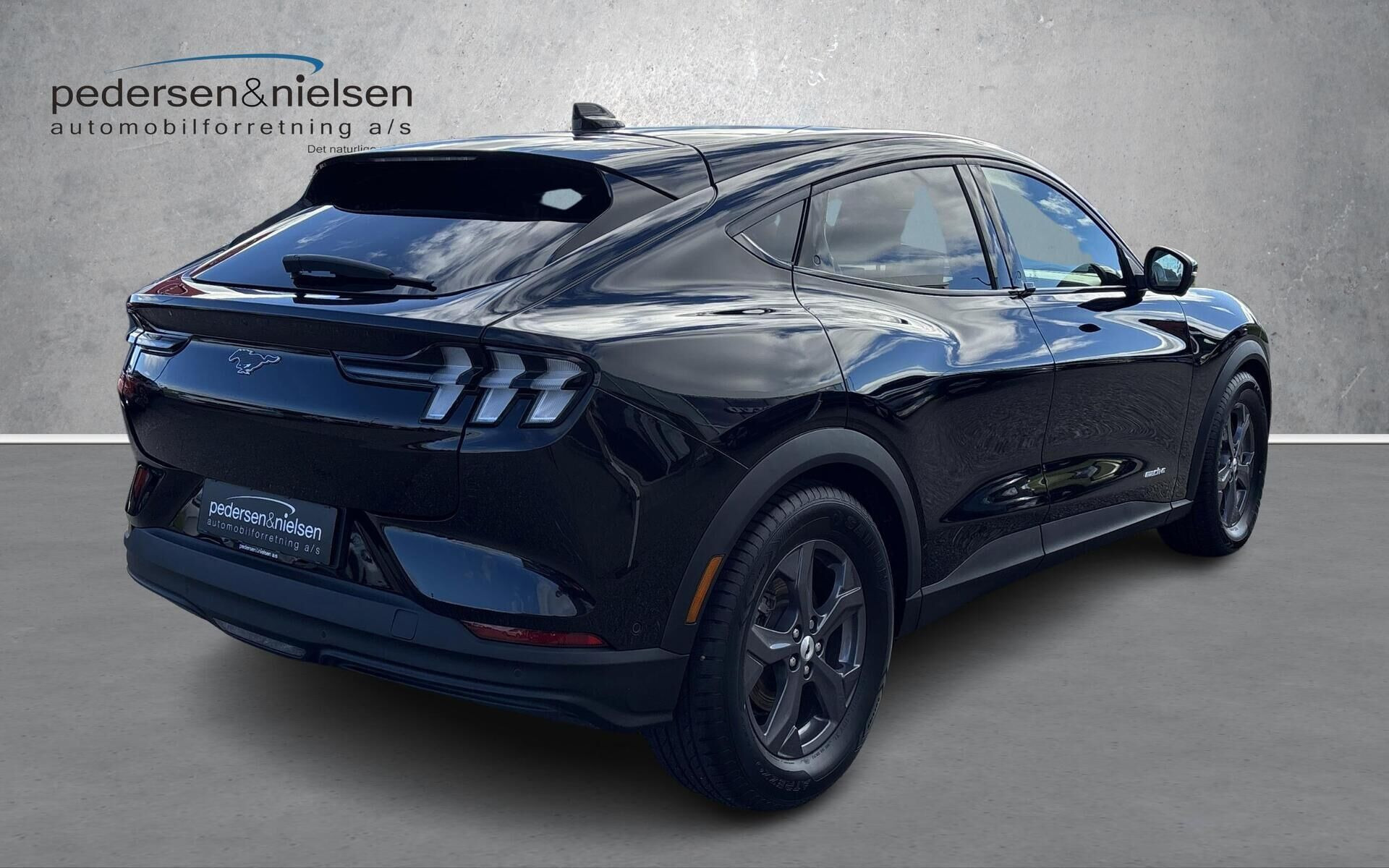 Sort Ford Mustang Mach-E fra 2023