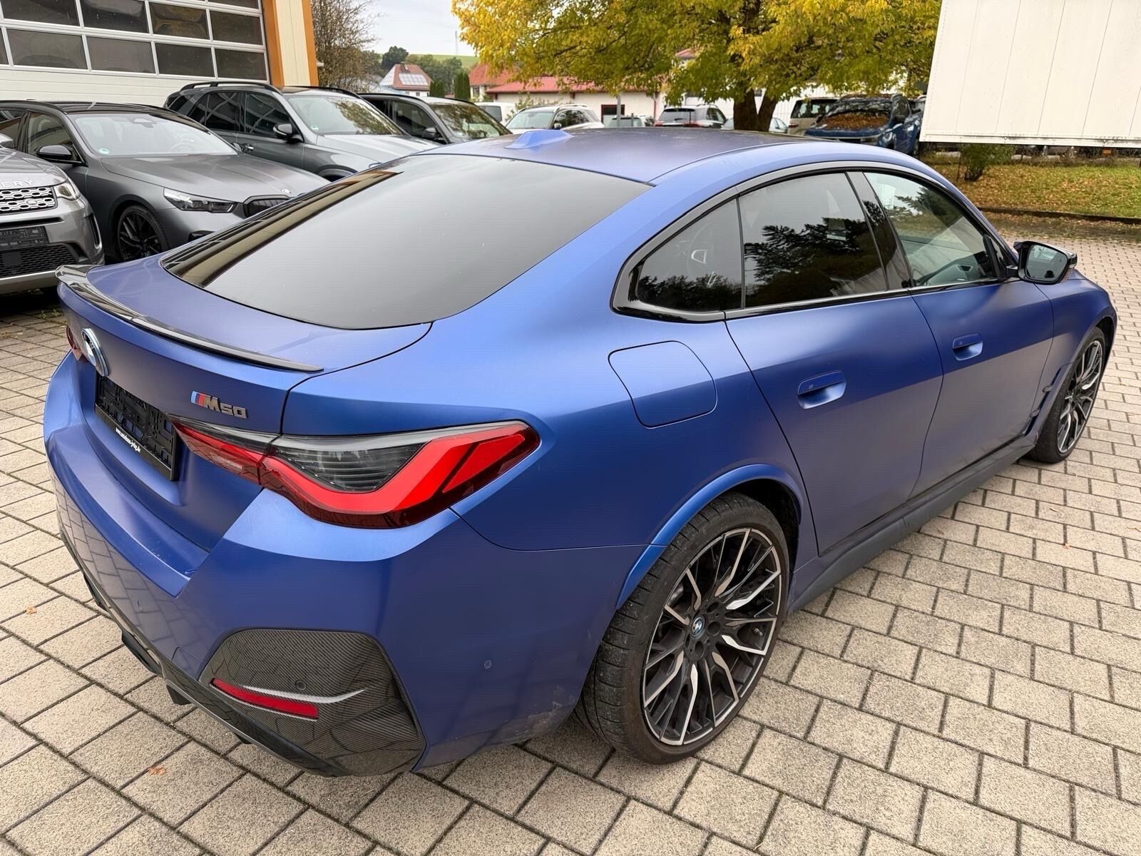 Blå BMW i4 fra 2023
