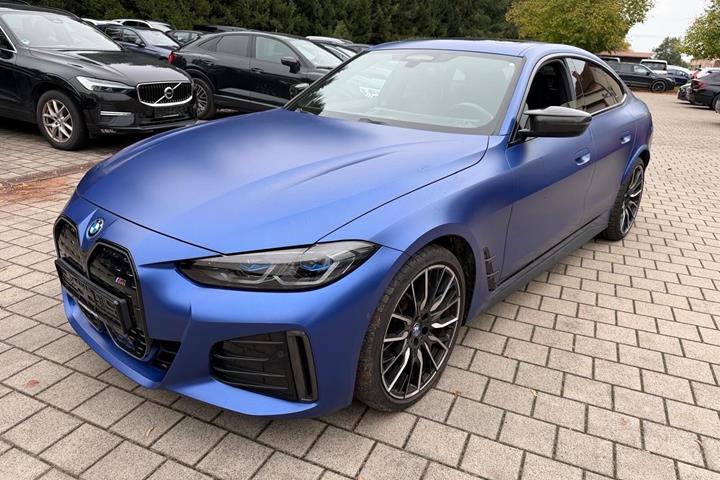 Blå BMW i4 fra 2023