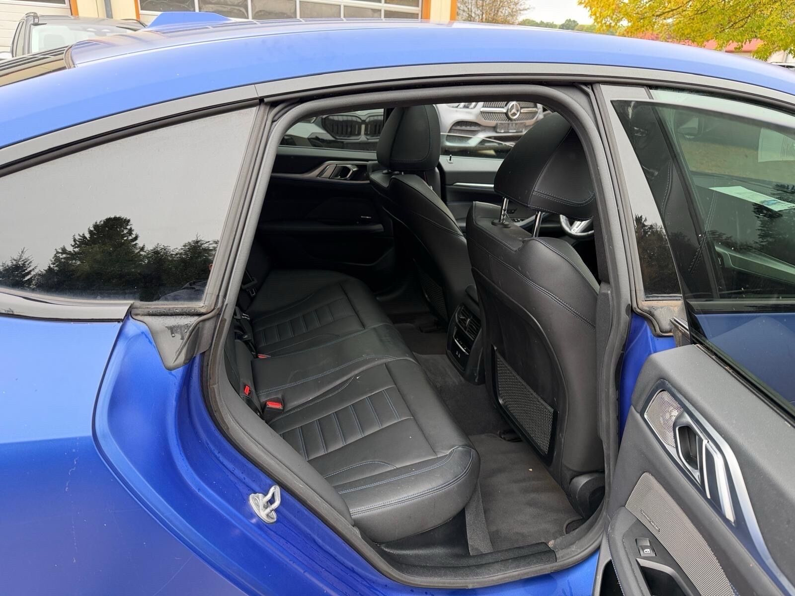 Blå BMW i4 fra 2023