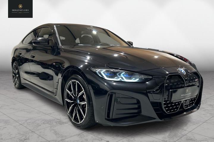 Sort BMW i4 fra 2024 set udefra
