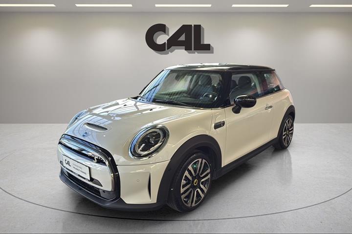 Hvid Mini Cooper fra 2023 set udefra