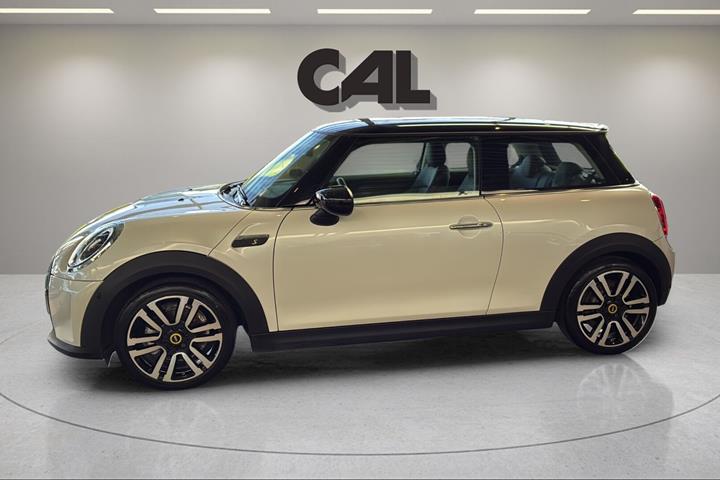 Hvid Mini Cooper fra 2023