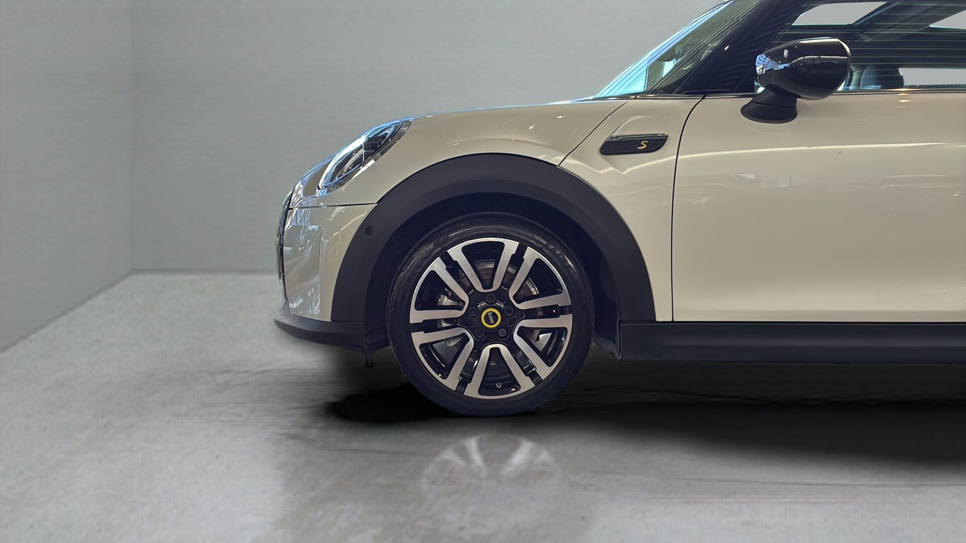 Hvid Mini Cooper fra 2023