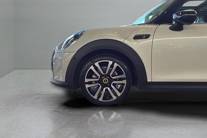 Hvid Mini Cooper fra 2023