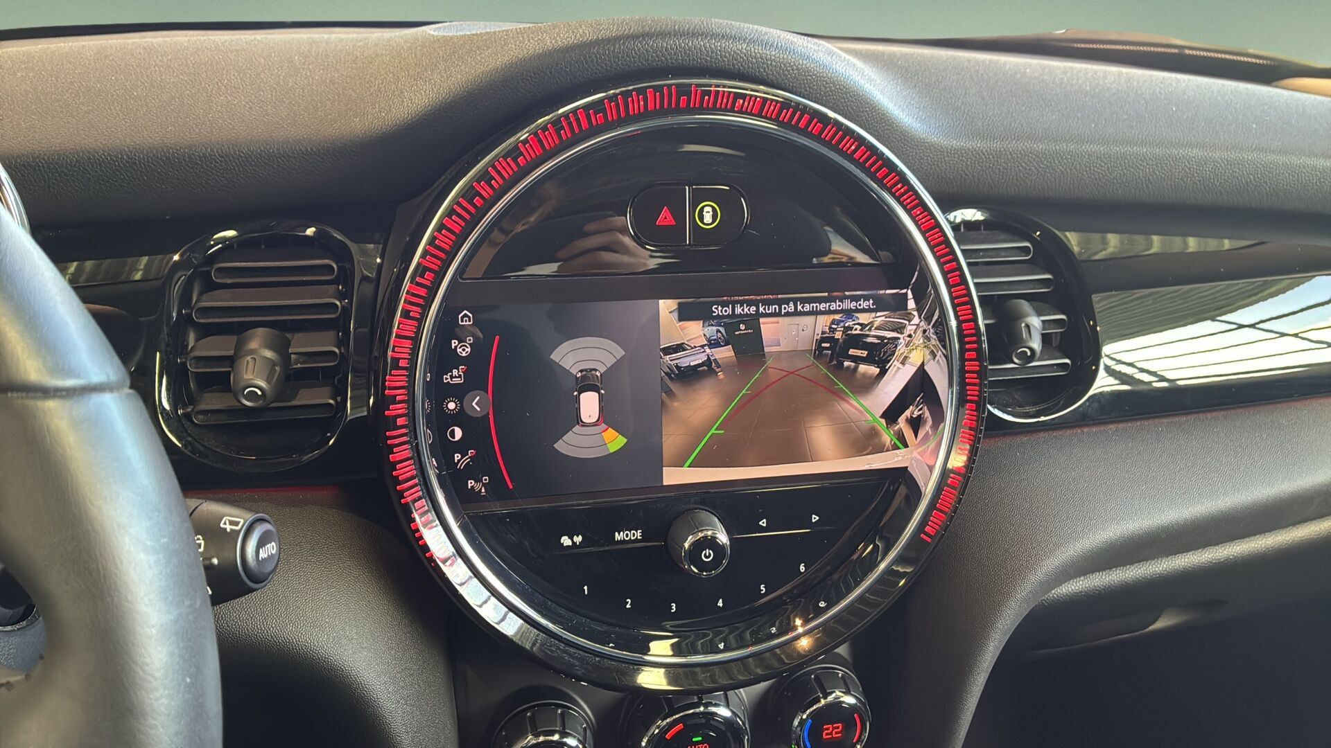 Hvid Mini Cooper fra 2023