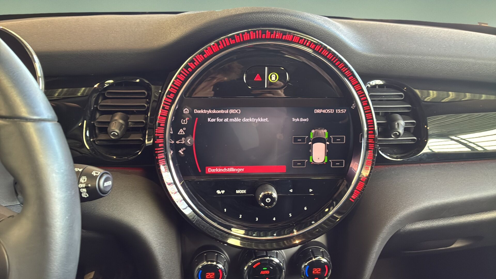 Hvid Mini Cooper fra 2023
