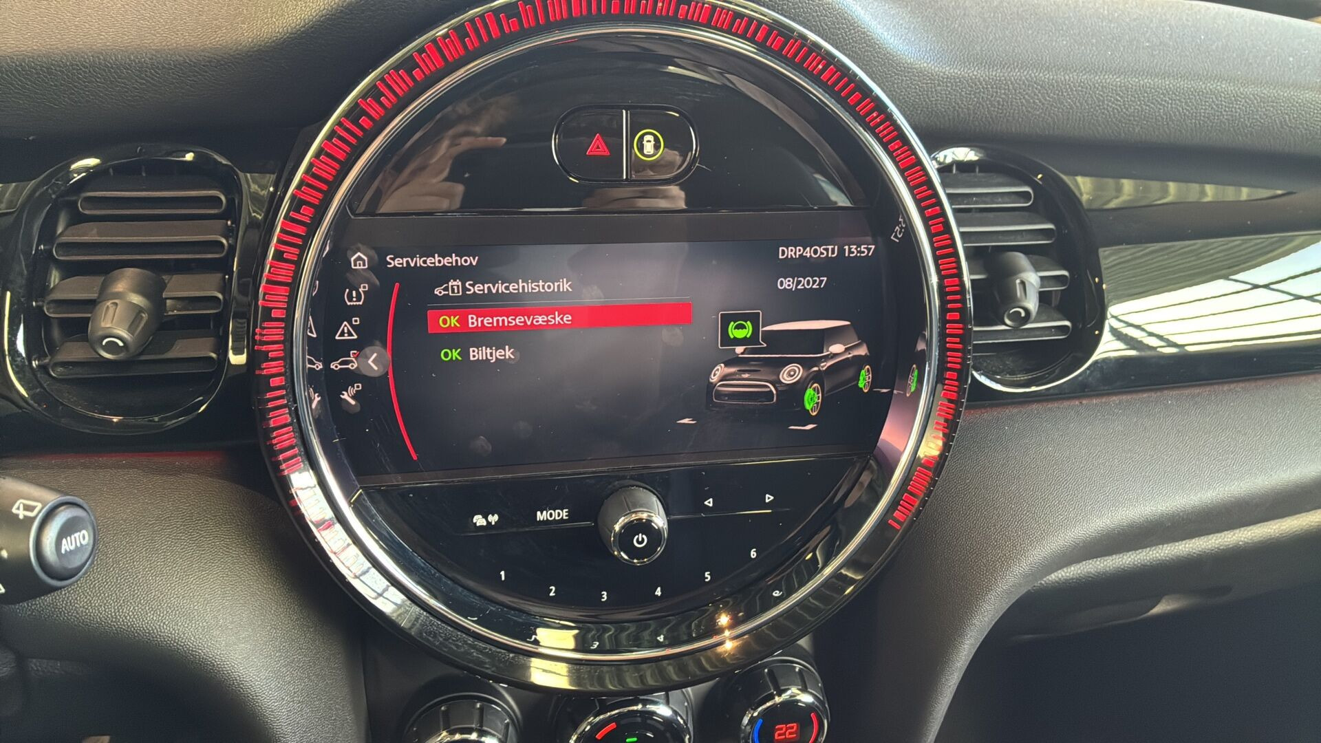 Hvid Mini Cooper fra 2023
