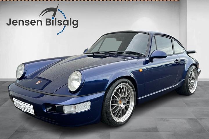 undefined Porsche 911 fra 1975 set udefra