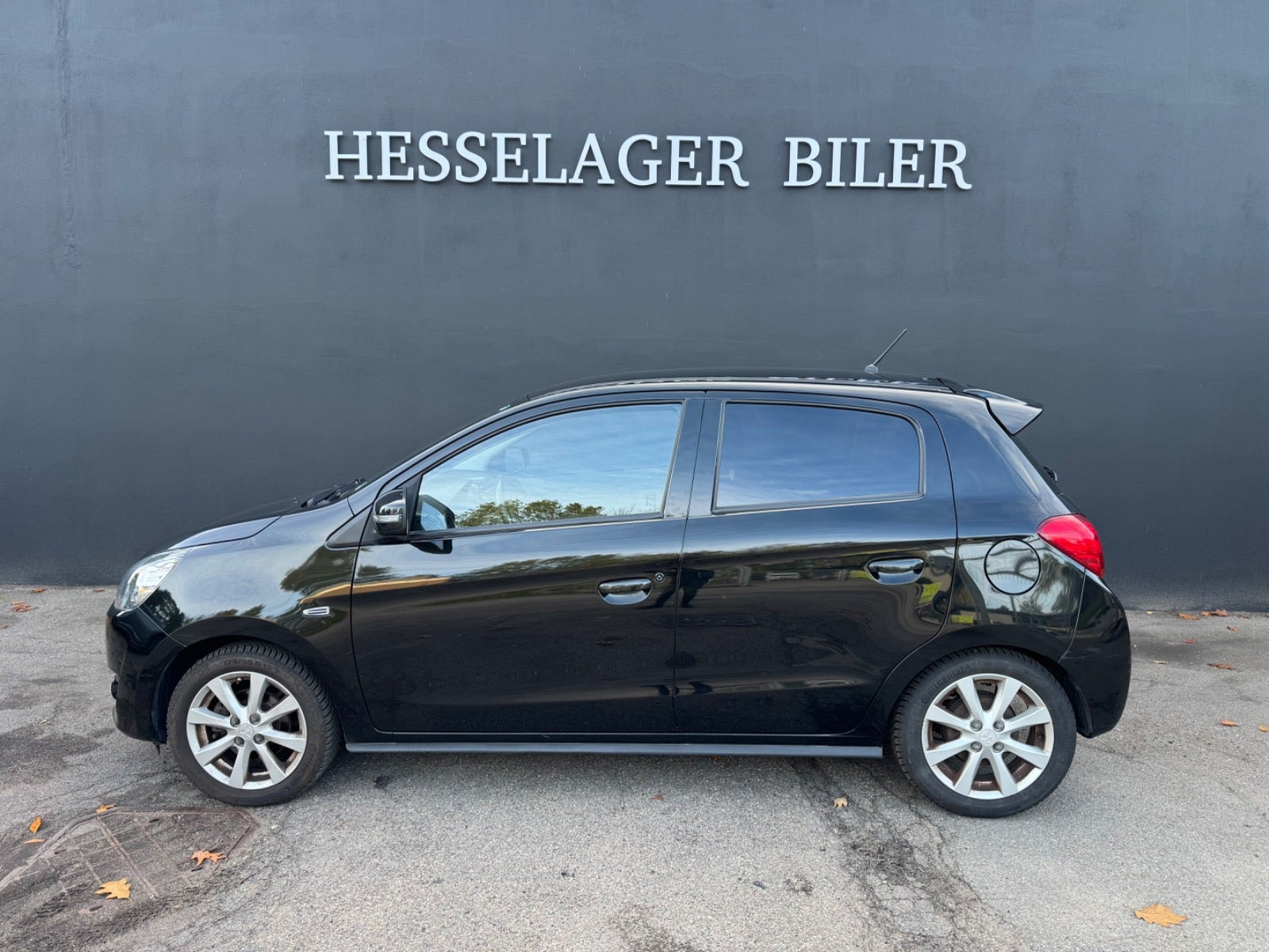 Sort Mitsubishi Space Star fra 2015