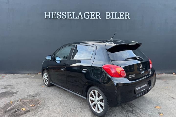Sort Mitsubishi Space Star fra 2015