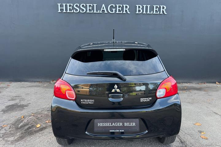 Sort Mitsubishi Space Star fra 2015