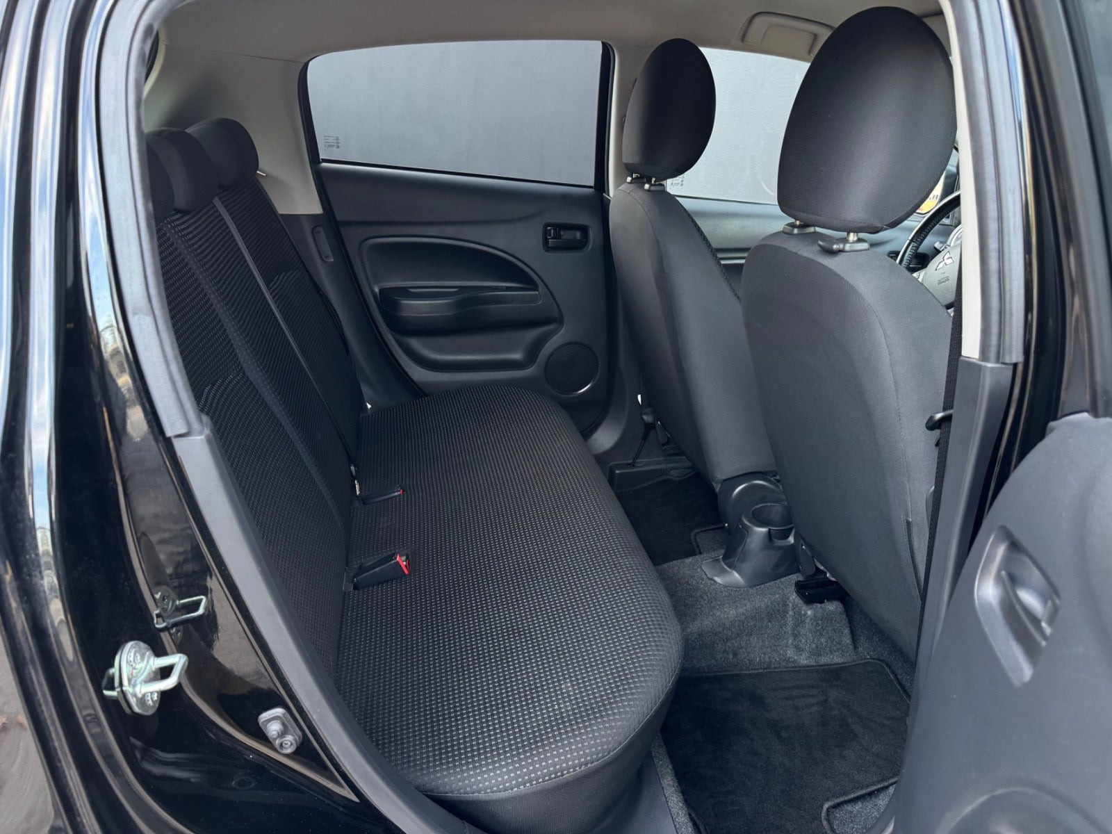 Sort Mitsubishi Space Star fra 2015