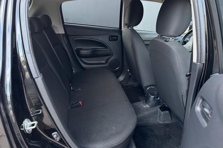 Sort Mitsubishi Space Star fra 2015