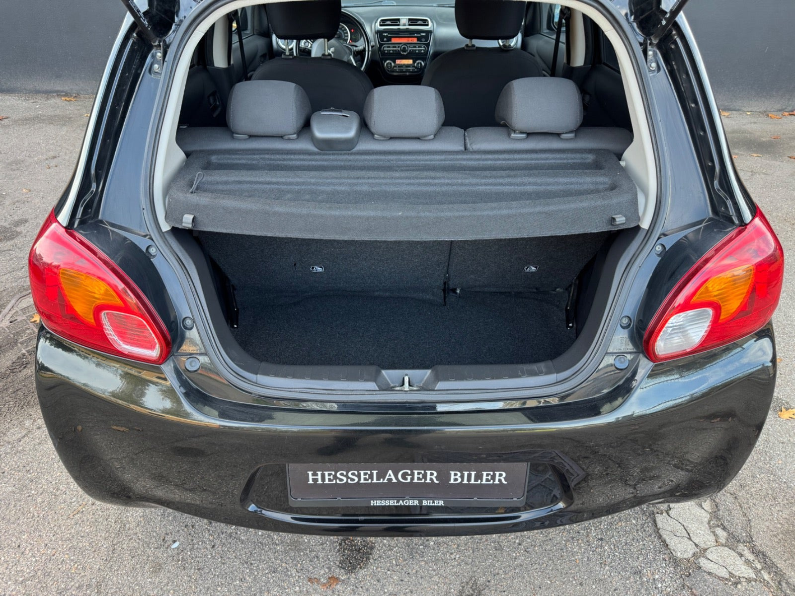 Sort Mitsubishi Space Star fra 2015