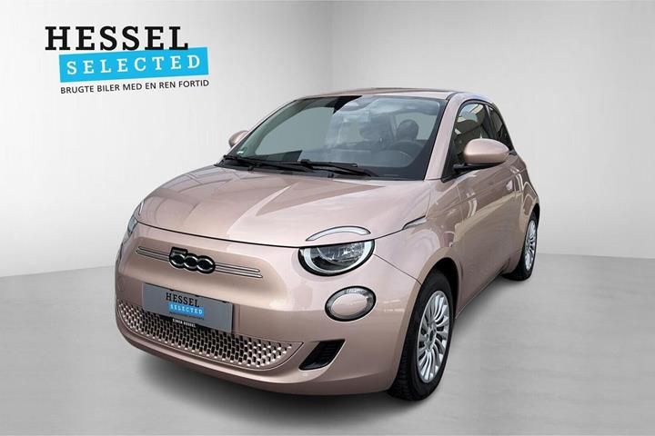Pink Fiat 500e fra 2023 set udefra