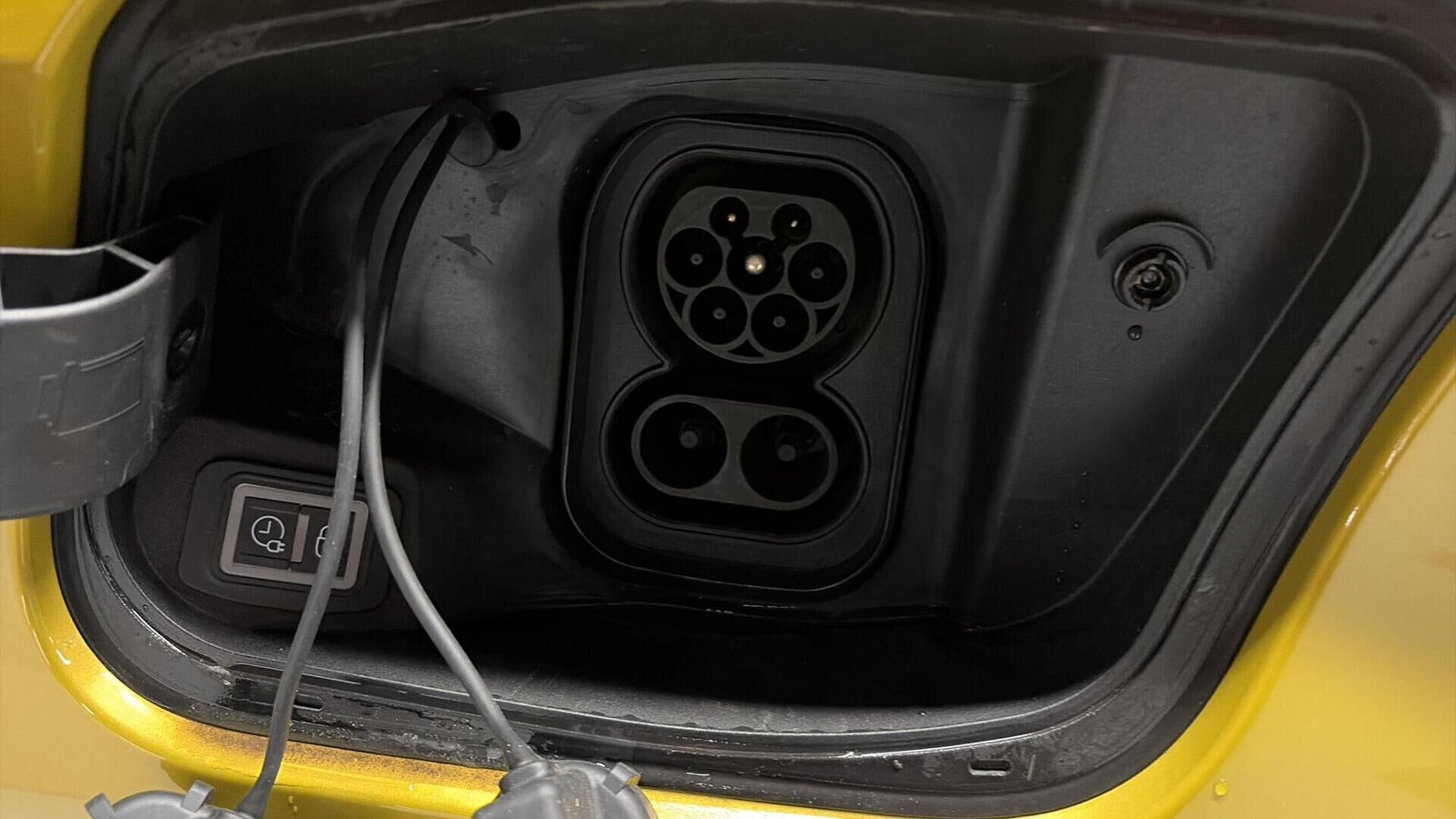 Gul Jeep Avenger fra 2024