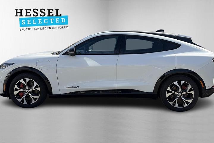 Hvid Ford Mustang Mach-E fra 2023