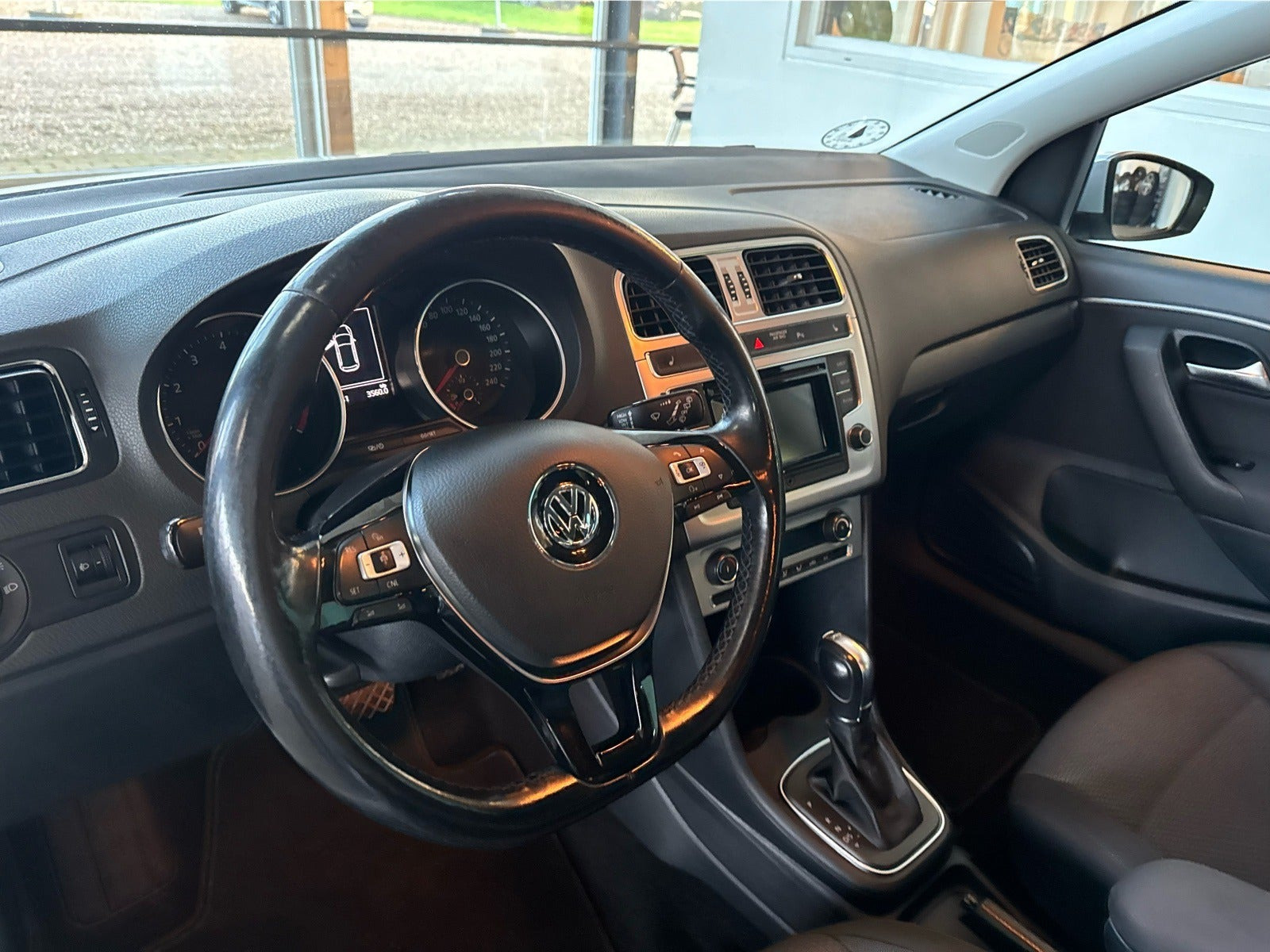Sølv VW Polo fra 2016