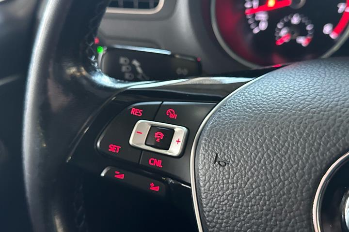 Sølv VW Polo fra 2016