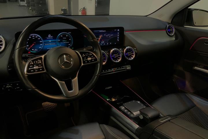Sort Mercedes EQA250 fra 2021