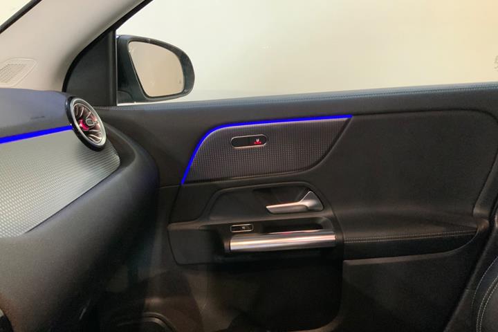 Sort Mercedes EQA250 fra 2021
