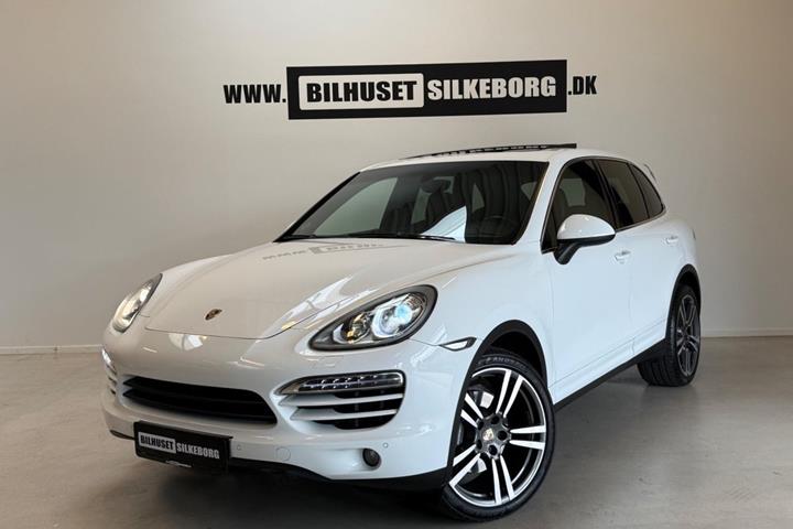 Sort Porsche Cayenne fra 2013