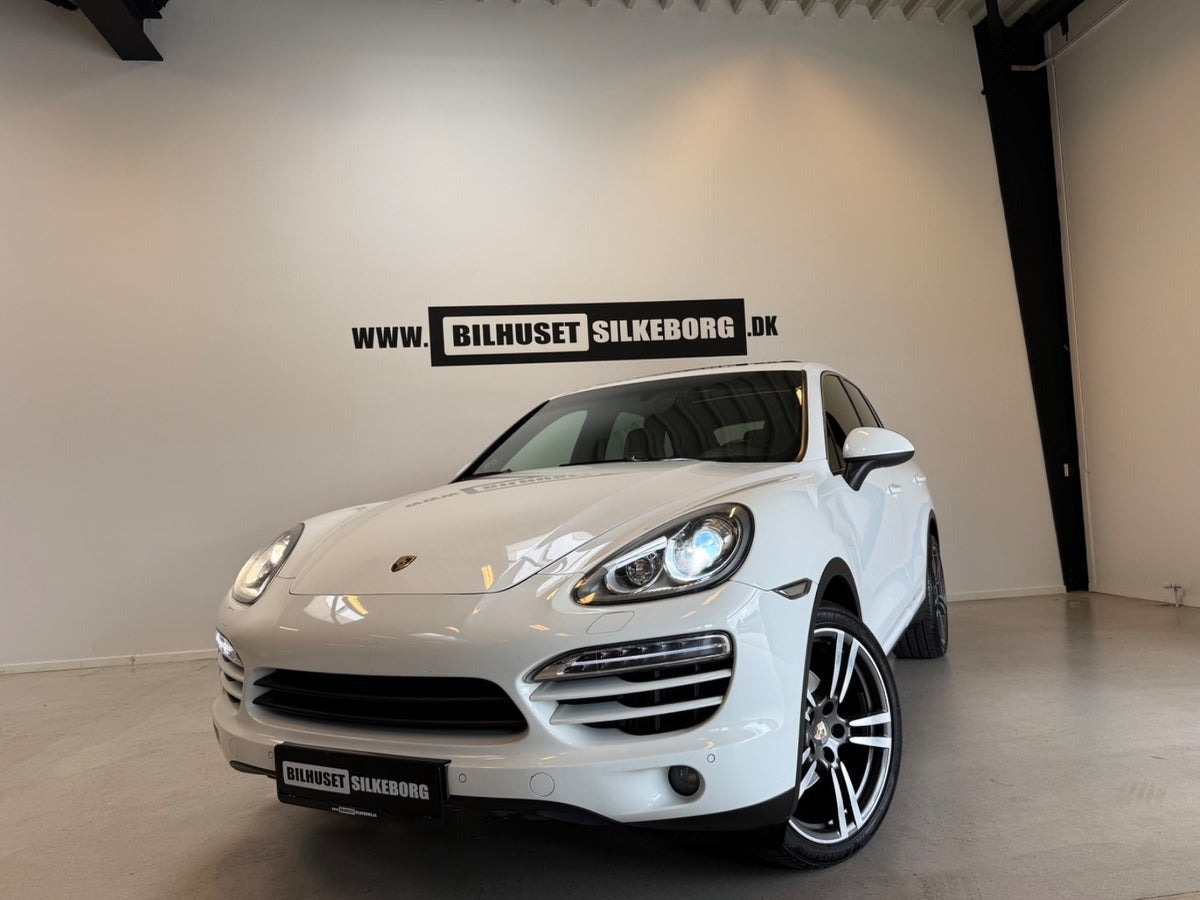 Sort Porsche Cayenne fra 2013