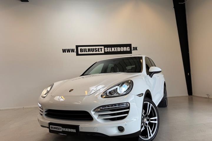 Sort Porsche Cayenne fra 2013