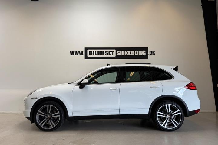 Sort Porsche Cayenne fra 2013