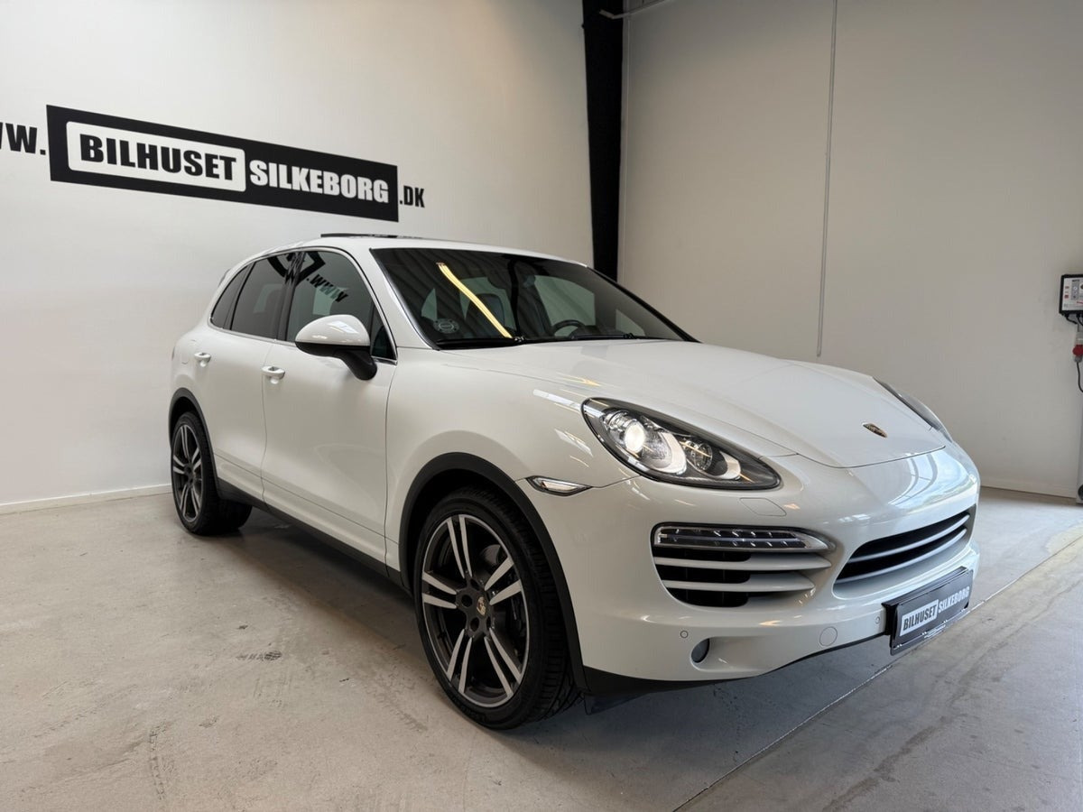 Sort Porsche Cayenne fra 2013