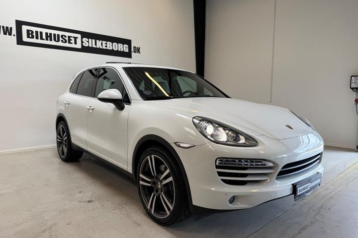 Sort Porsche Cayenne fra 2013